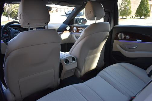Photo 3 of 9 of 2017 Mercedes-Benz E-Class E 300 4MATIC